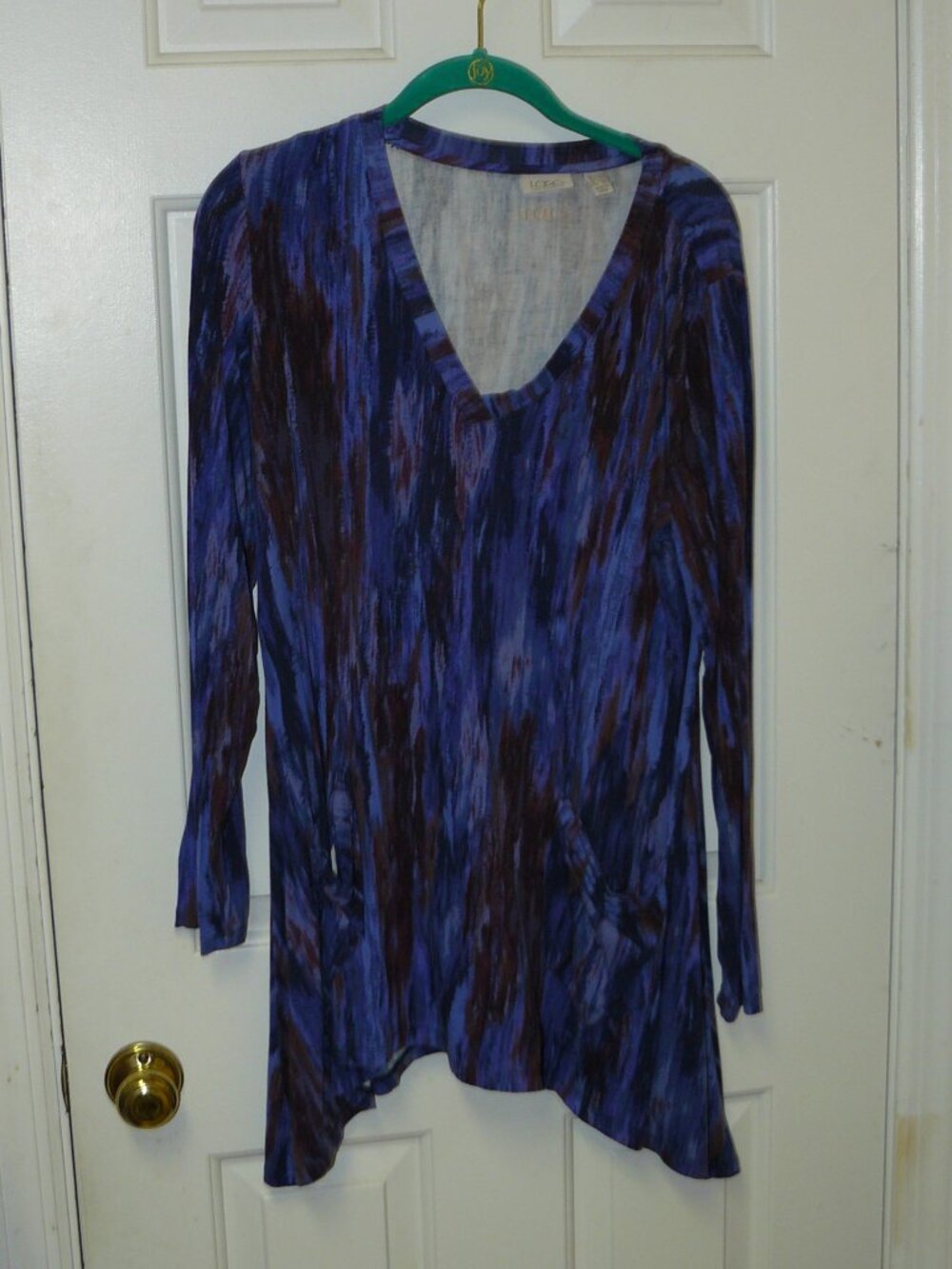 LOGO by Lori Goldstein Legacy Printed Rayon 230 Top w/ Pockets Sz L